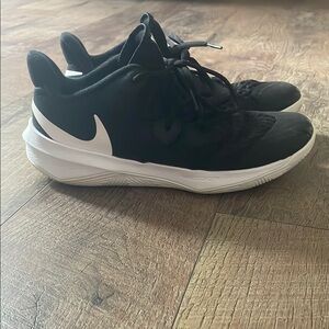 Nike hyperspeed court volleyball shoes. Womens size 9.